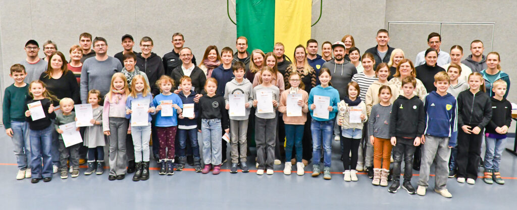 Die erfolgreichen Teilnehmerinnen und Teilnehmer des Familien-Sportabzeichen 2025